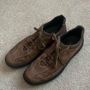 “Clark’s Men’s Shoes size 11”